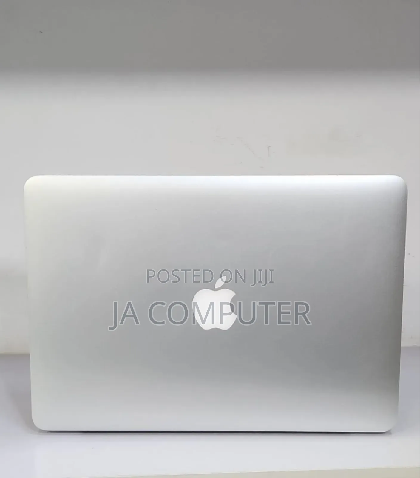 New Laptop Apple MacBook Pro 2015 8GB Intel Core I5 SSD 256GB