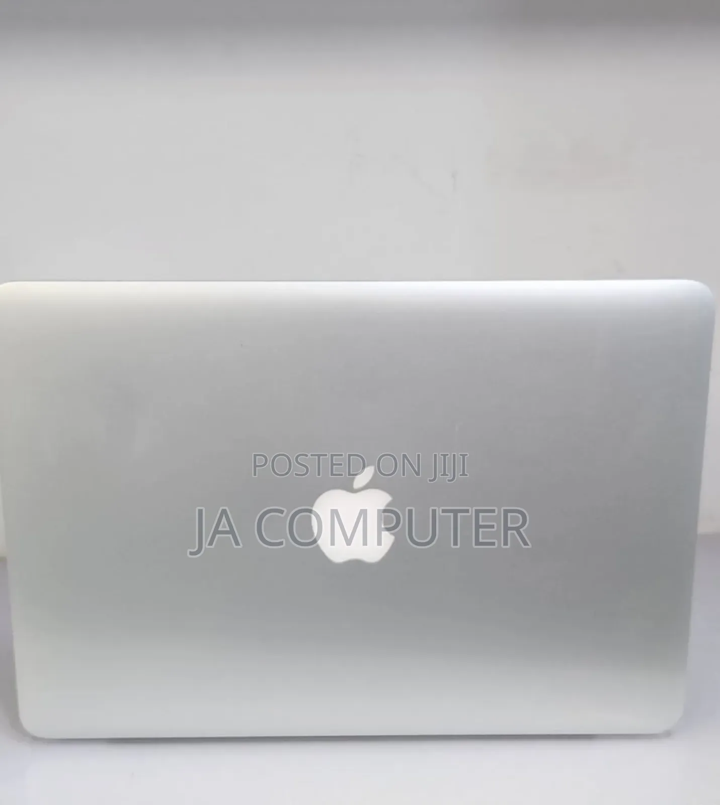 New Laptop Apple MacBook Pro 2015 8GB Intel Core I5 SSD 256GB