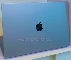 Photo - New Laptop Apple MacBook Pro 2022 M2 16GB Apple M2 SSD 1T