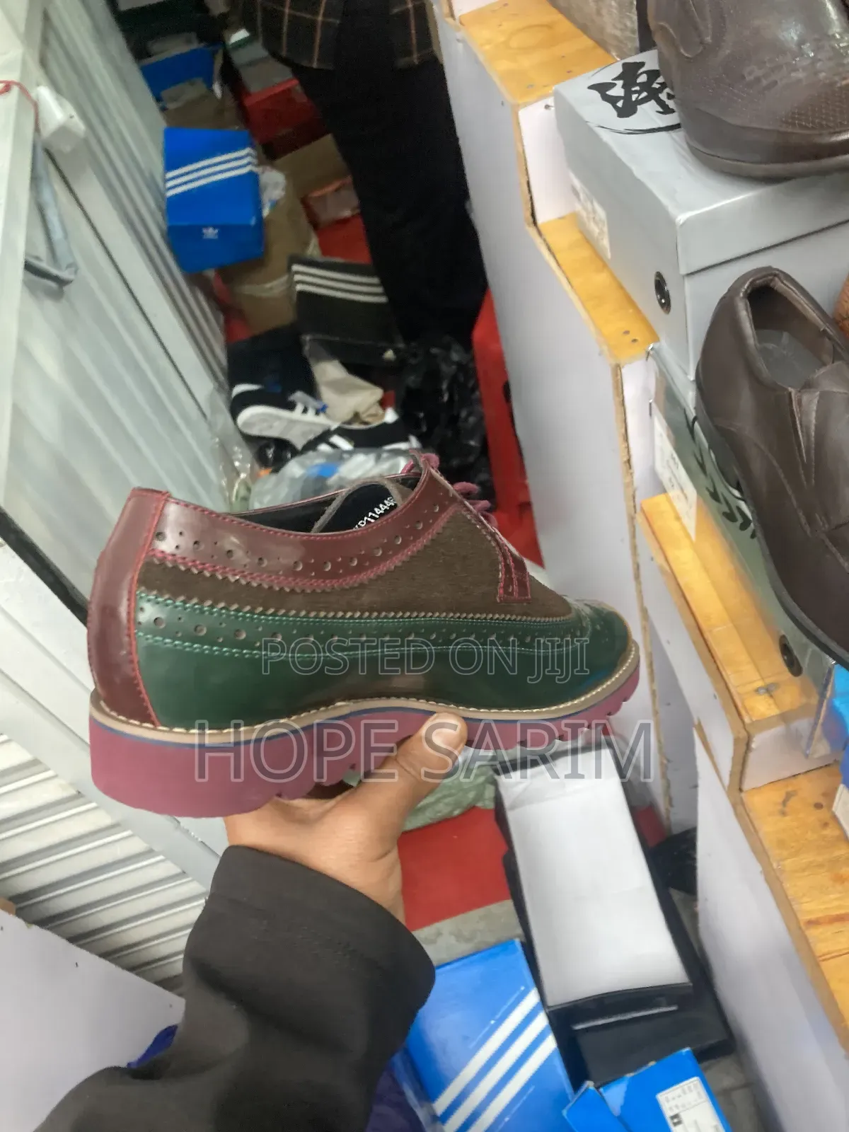 ከማንያውም ጋር የምለበሱ ጫማች Shoes