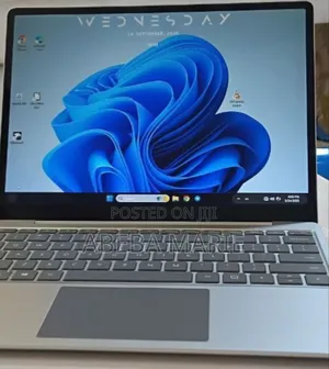 New Laptop Microsoft Surface 8GB Intel Core I5 SSD 128GB