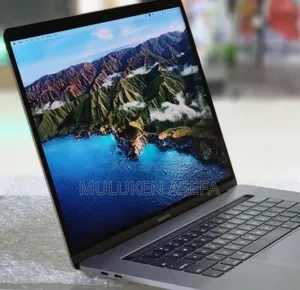 Photo - New Laptop Apple MacBook Pro 2017 16GB Intel Core I7 SSD 512GB