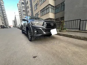 Toyota Hilux 2020 Gray