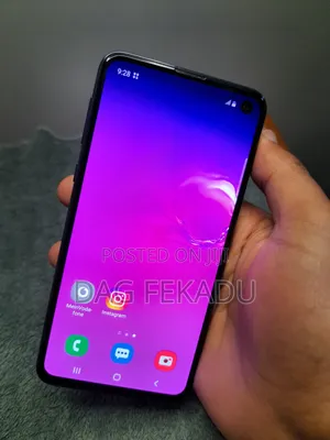 Photo - Samsung Galaxy S10e 128 GB Blue