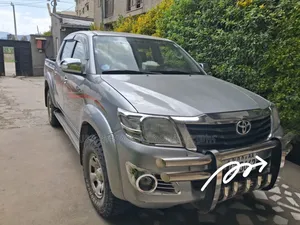 Photo - Toyota Hilux 2015 Silver