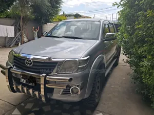 Toyota Hilux 2015 Silver