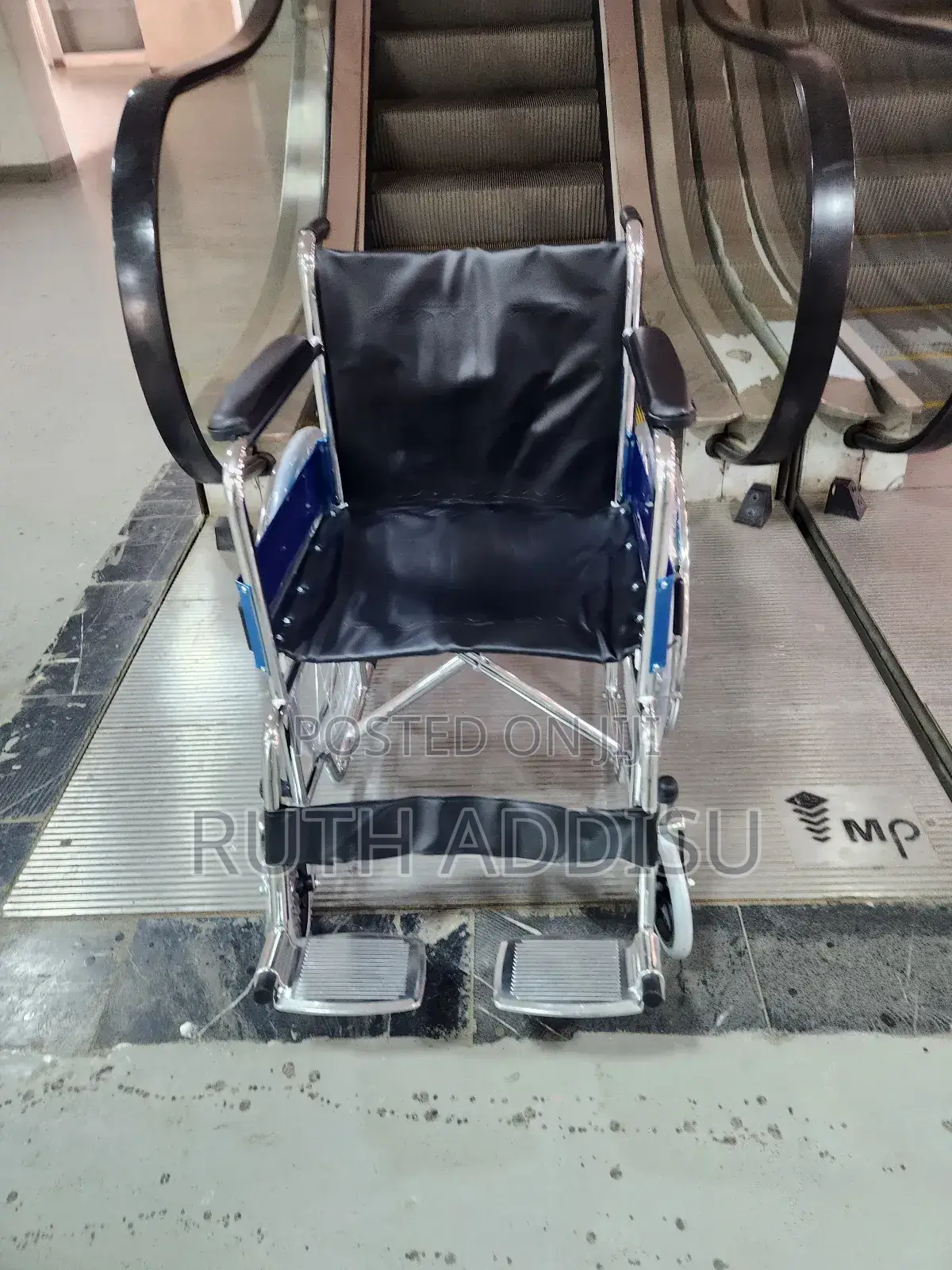 Wheelchair使得brand New Packed Wheelchair截至wheelchair胺是wheelchair New