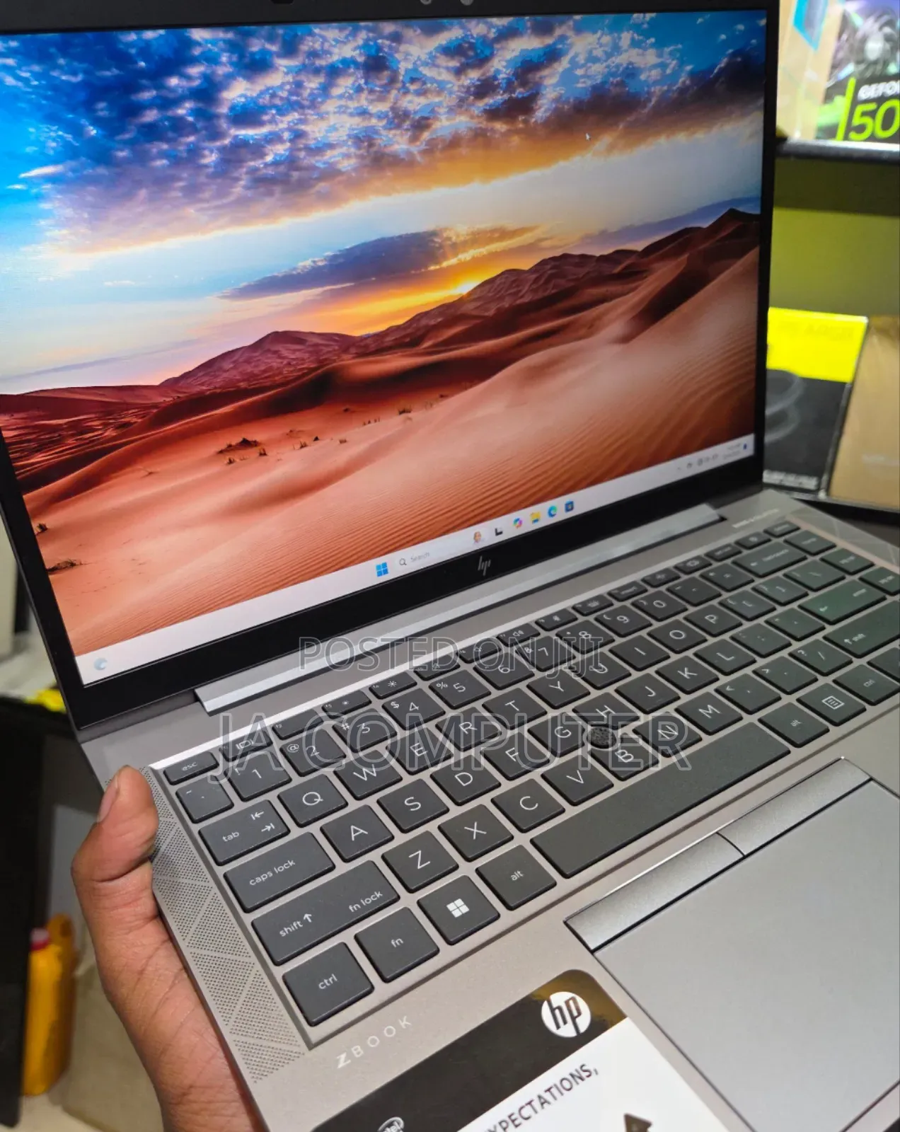 New Laptop HP ZBook Firefly G8 16GB Intel Core I7 SSD 512GB