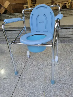 Photo - Toilet Chair韋互commodo Pot瓶0solve the Difficulty of Going to the Toilet