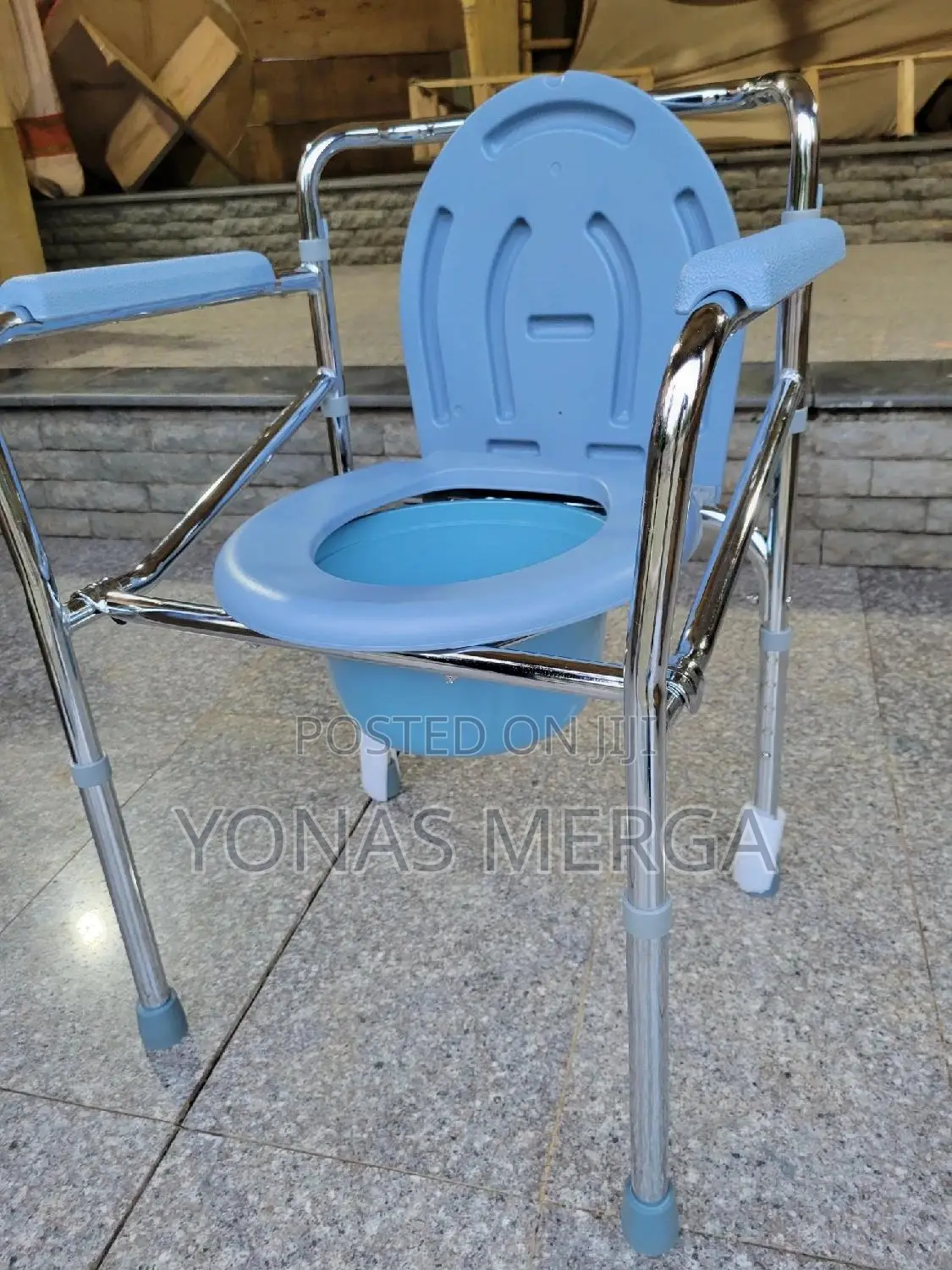Multi-Function: One Chair for Multiple Purposes官而toilet Chair囗二commodo