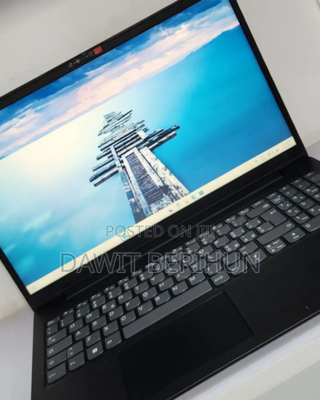 New Laptop Lenovo V15 8GB AMD Ryzen 3 SSD 256GB