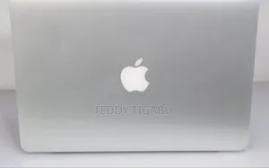 New Laptop Apple MacBook Pro 2015 8GB Intel Core I5 SSD 256GB