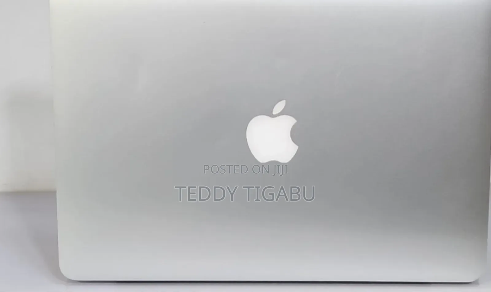 New Laptop Apple MacBook Pro 2015 8GB Intel Core I5 SSD 256GB