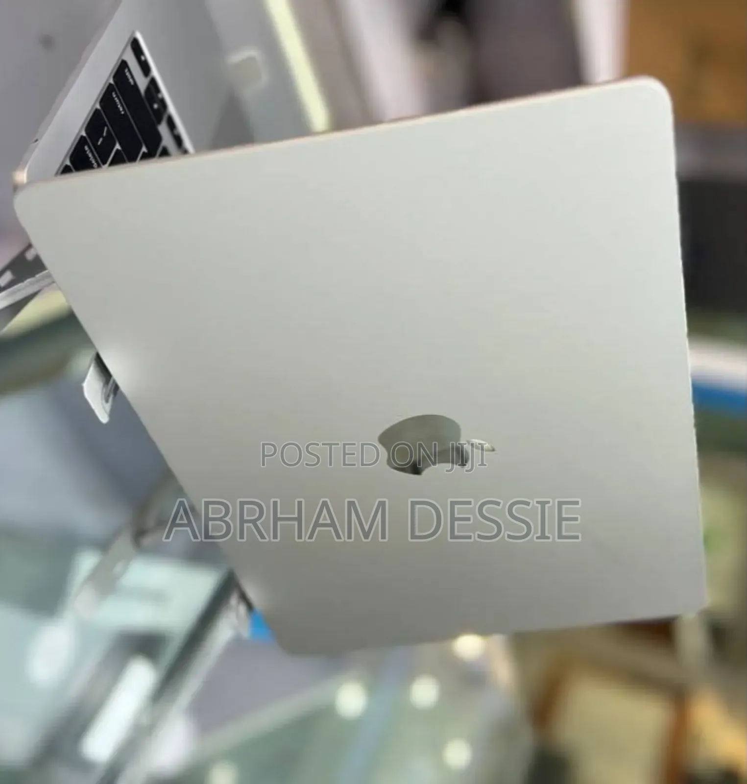 New Laptop Apple MacBook Pro 2024 M4 14-Inch 16GB Apple M4 SSD 256GB