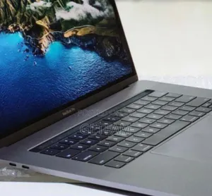 New Laptop Apple MacBook Pro 2017 16GB Intel Core i7 SSD 512GB
