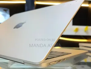 New Laptop Apple MacBook Air 2022 M2 8GB Apple M2 SSD 256GB