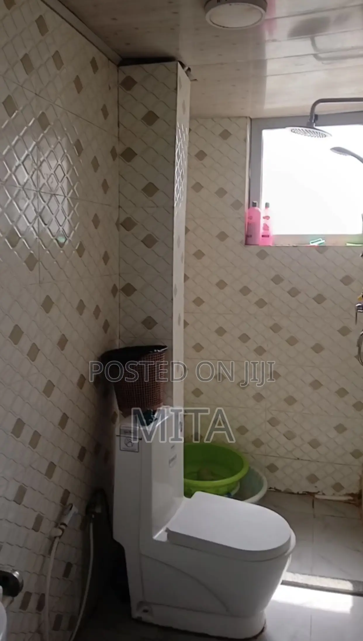 2bdrm Condo in መገናኛ ኮንዶሚኒየም 11ኛ, Bole for sale