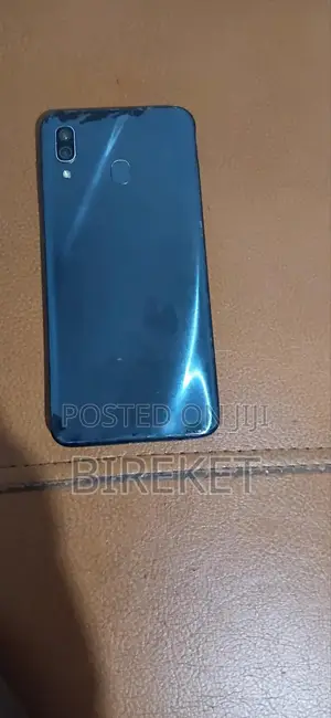 Samsung Galaxy A30 64 GB Black