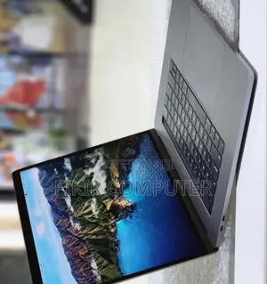 Photo - New Laptop Apple MacBook Pro 2017 16GB Intel Core I7 SSD 512GB