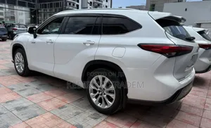 Photo - Toyota Highlander 2024 White