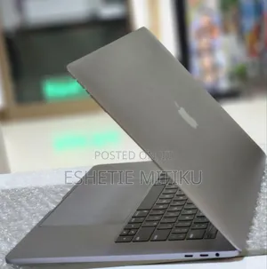 Photo - New Laptop Apple MacBook Pro 2017 16GB Intel Core I7 SSD 512GB
