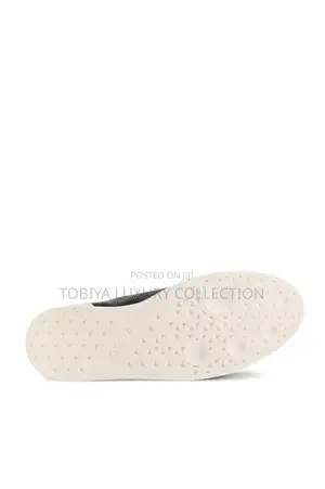 28000 Birr
Ecco Street Lite Leather Sneakers