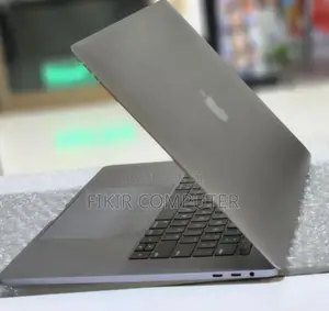 New Laptop Apple MacBook Pro 2017 16GB Intel Core I7 SSD 512GB