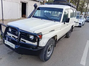 Photo - Toyota Land Cruiser 2006 White