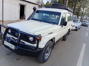 Toyota Land Cruiser 2006 White