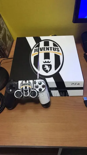 Photo - Playstation 4 Standard Cd ይቀበላል