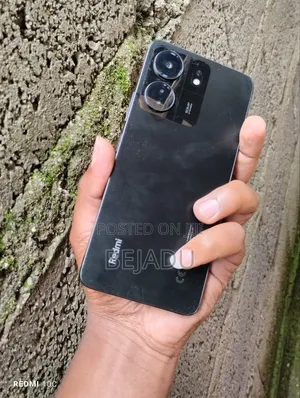 Photo - Realme 12 128 GB Black