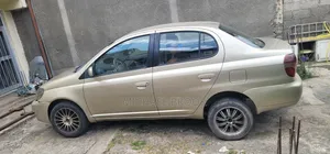 Toyota Platz 2000 Gold