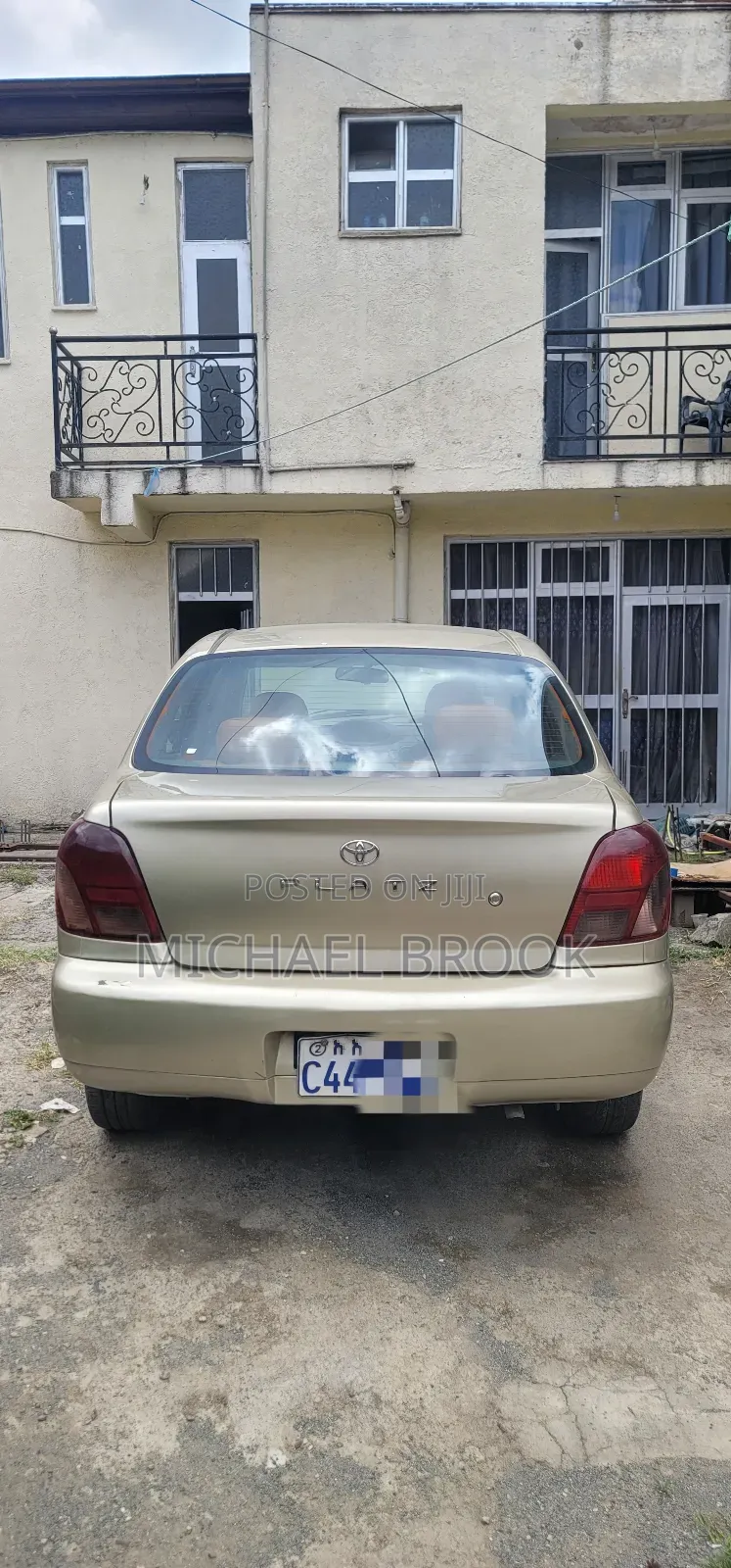 Toyota Platz 2000 Gold