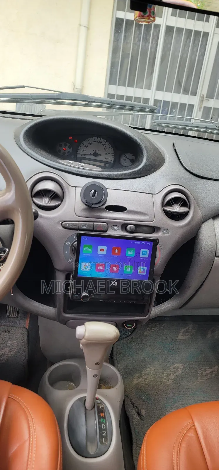 Toyota Platz 2000 Gold