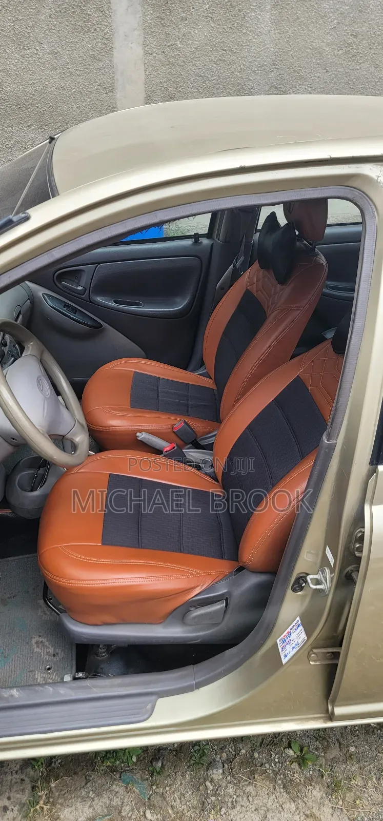 Toyota Platz 2000 Gold