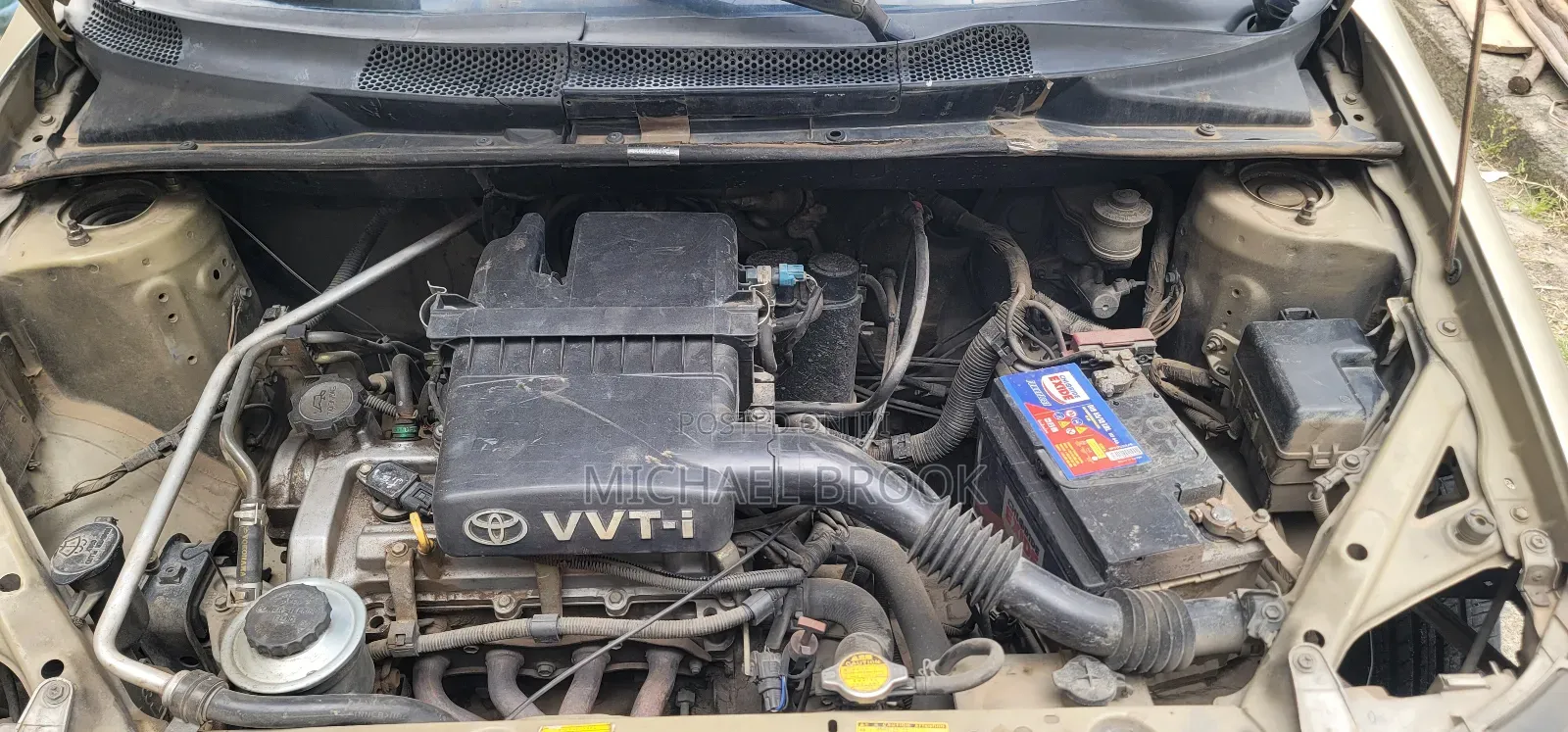 Toyota Platz 2000 Gold