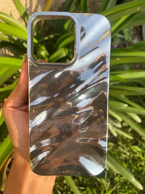 Photo - iPhone 12 Pro Cover (Phone Cases)