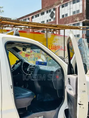 Toyota HiAce 2011 White