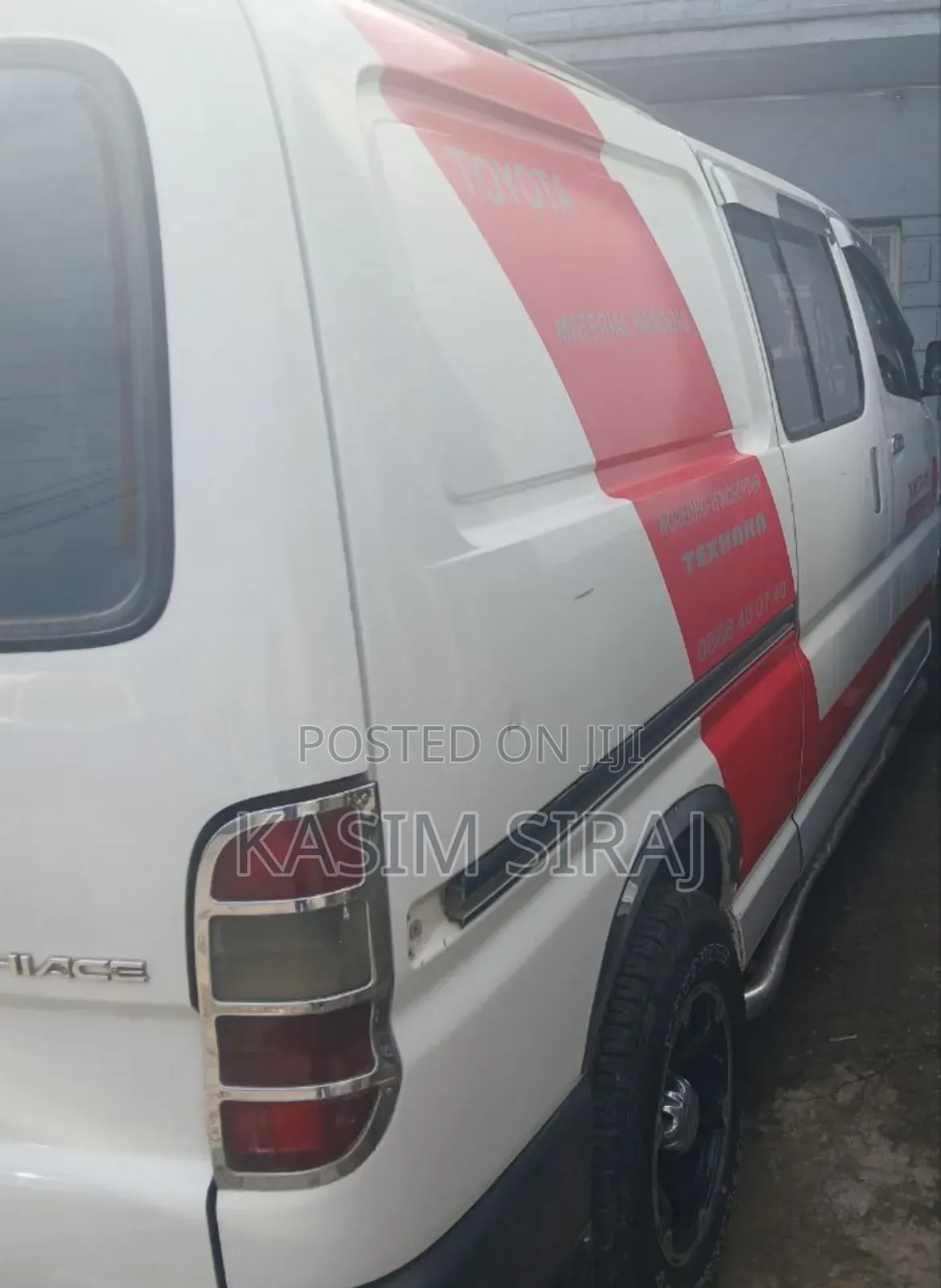 Toyota HiAce 2011 White