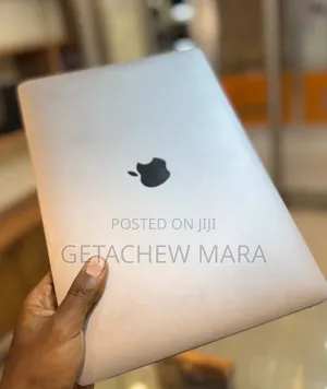 New Laptop Apple MacBook 2020 8GB Intel Core I5 SSD 256GB