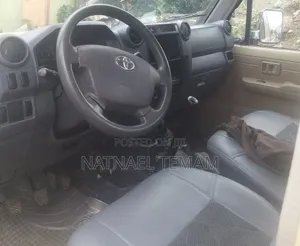 Toyota Land Cruiser 2019 Orange