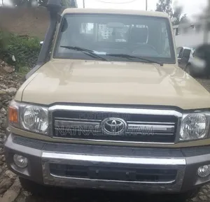 Photo - Toyota Land Cruiser 2019 Orange