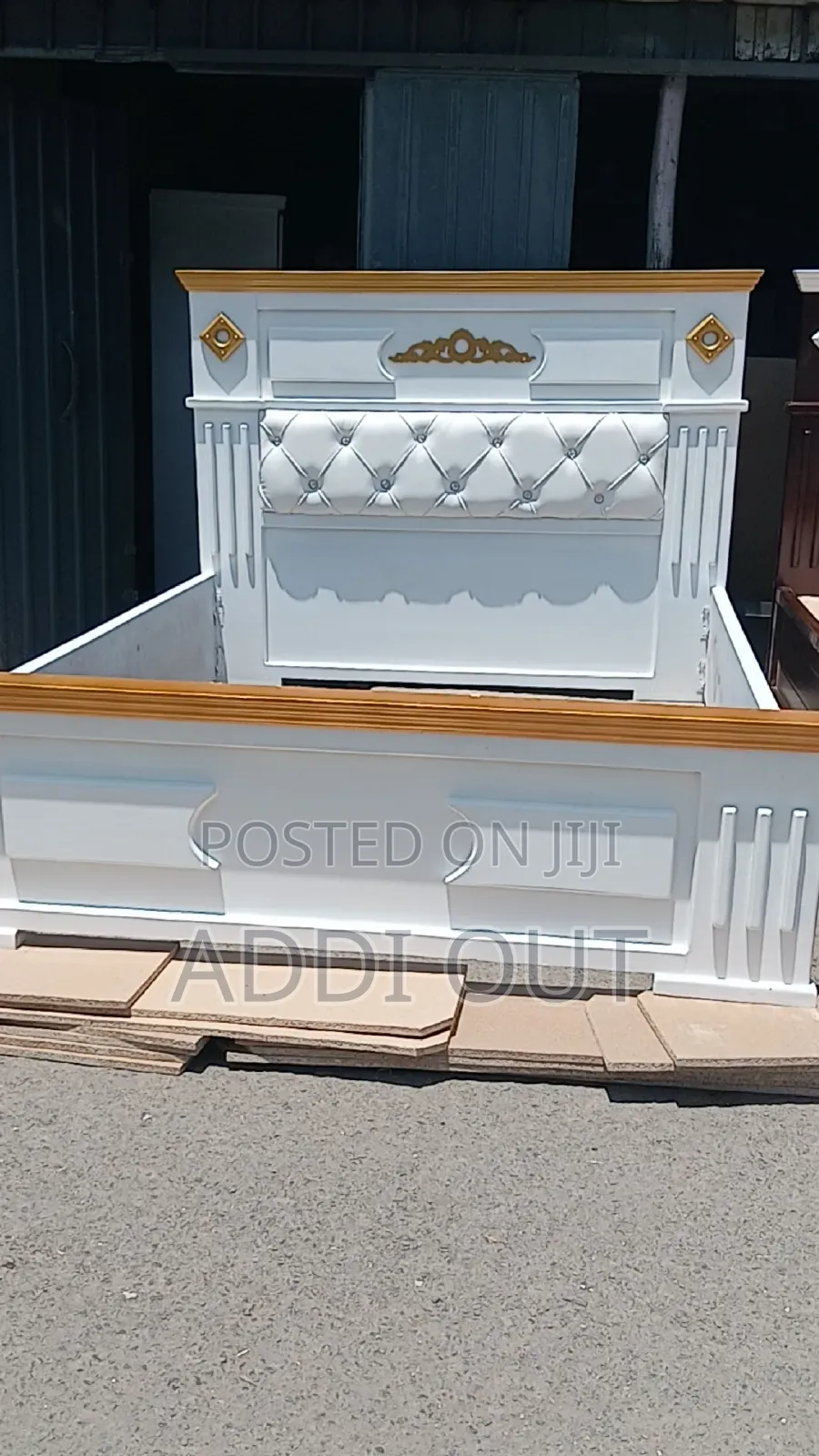 አንድ ከሃምሳ አልጋ/1.50 White Bed