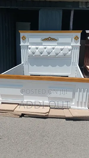 አንድ ከሃምሳ አልጋ/1.50 White Bed