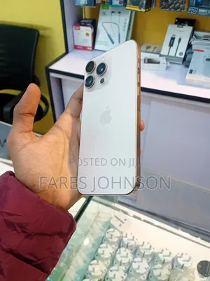 Photo - Apple iPhone 16 Pro Max 256 GB Gold