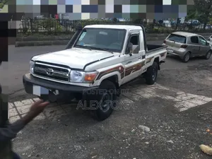 Photo - Toyota Hilux 2011 Gold