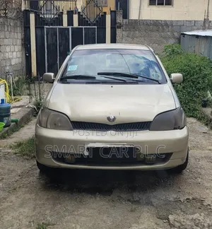 Toyota Platz 2000 Green