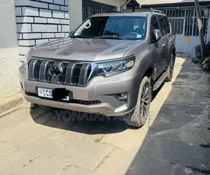 Toyota Land Cruiser Prado 2023 Gold