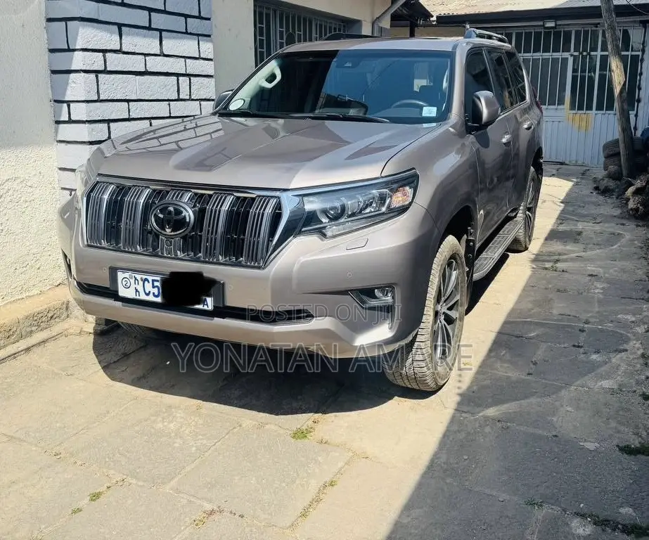 Toyota Land Cruiser Prado 2023 Gold