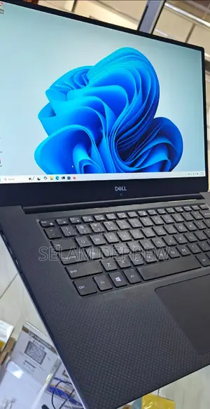 New Laptop Dell Inspiron 15 32GB Intel Core I7 SSD 1T